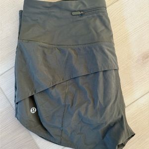 Size 8 Army Green Lululemon high rise, 2.5 speed up shorts.